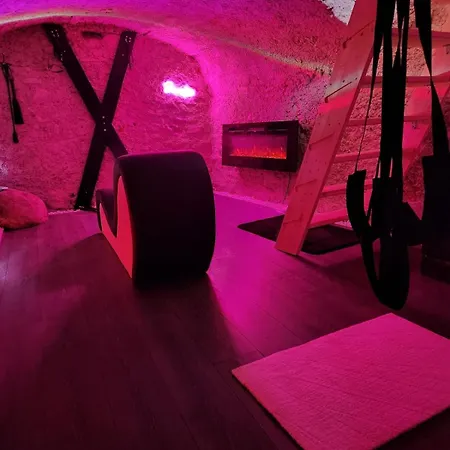 Loveroom Romantique Avec Et Secret - A Proximite Des Lacs - *