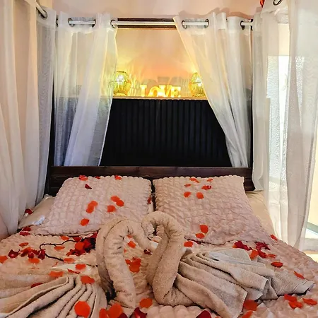 Loveroom Romantique Avec Et Secret - A Proximite Des Lacs -