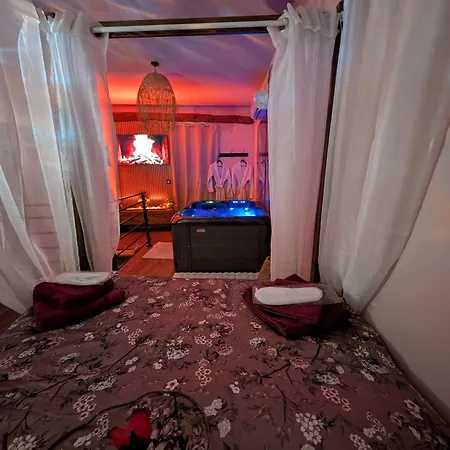 Loveroom Romantique Avec Et Secret - A Proximite Des Lacs - *