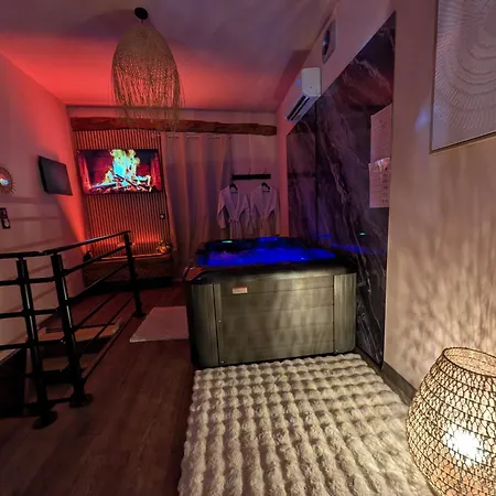 Loveroom Romantique Avec Et Secret - A Proximite Des Lacs - *