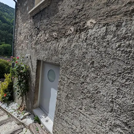 Loveroom Romantique Avec Et Secret - A Proximite Des Lacs - * La Mure (Isere)